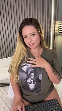 Chat +18 de MiaPetit_ ao vivo