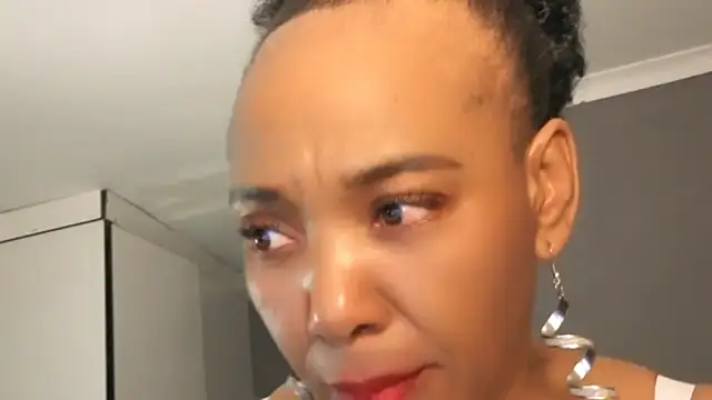 Chat +18 de Lillyan_N ao vivo