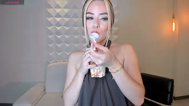 Chat +18 de JuanitaClay ao vivo