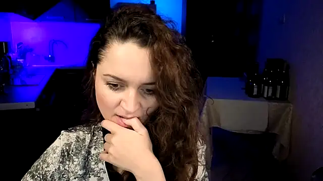 XXX chat uživo modela Cerann1