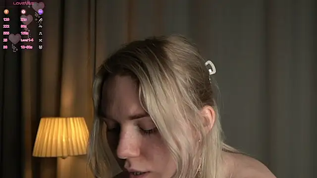 DianeHonnette's Live XXX Chat