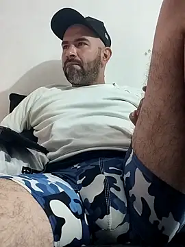 hairyandbigmann Chat XXX live