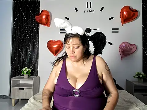 samay_noem's Live XXX Chat