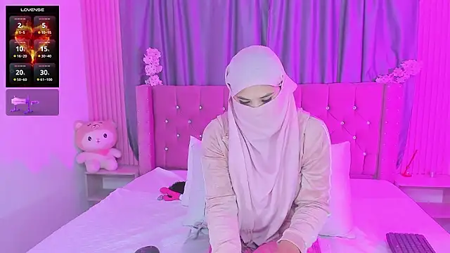 Nayla-Mounaのウェブカメラショー