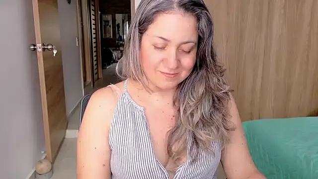 AVRAKEHDABRA Adlı Modelin Canlı XXX Sohbeti