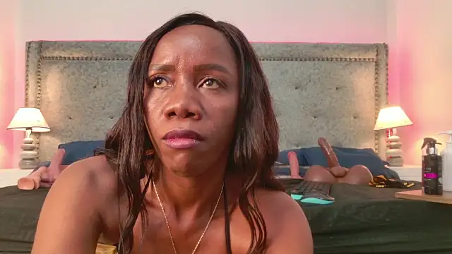 TINNATAYLOR's Live XXX Chat