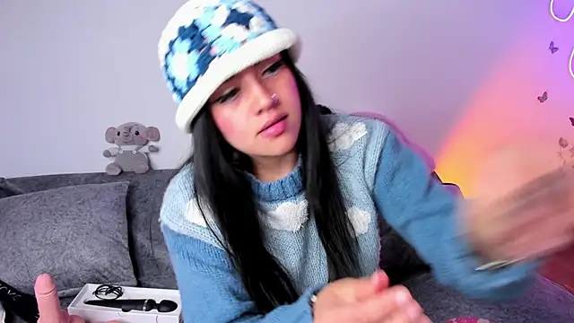 lilielou_ Adlı Modelin Canlı XXX Sohbeti