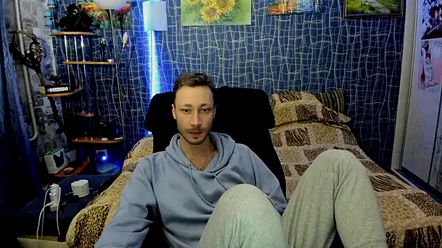 Show modela CuteBoy228 na web-kameri