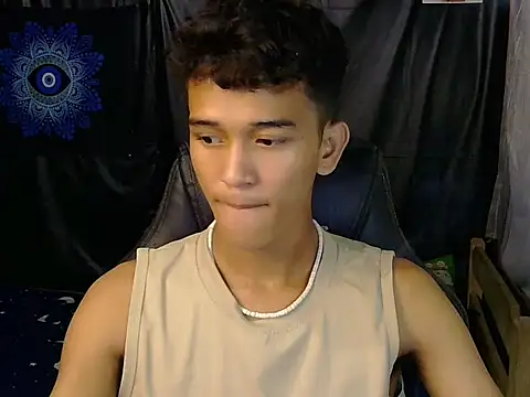 hugekenbigcockのライブXXXチャット