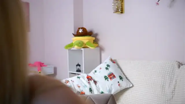 SunnivaCovil live XXX chat