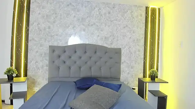 GiannaSlimJB's Live XXX Chat