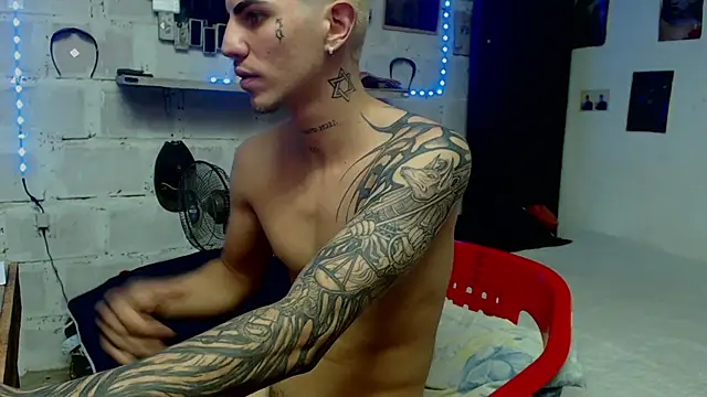 paul-mendezx: διαδικτυακό σόου στην κάμερα