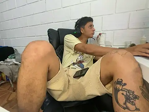 دردشة Max_TheHorseDick الجنسية المباشرة