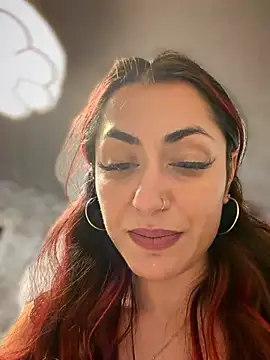 YourQueen18 élő XXX-chatje