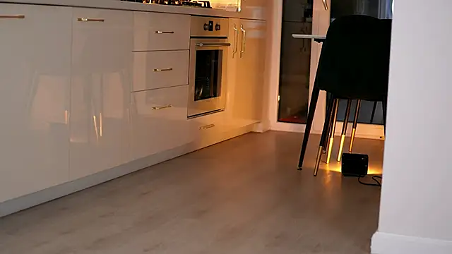 Chat +18 de ElaraShine ao vivo