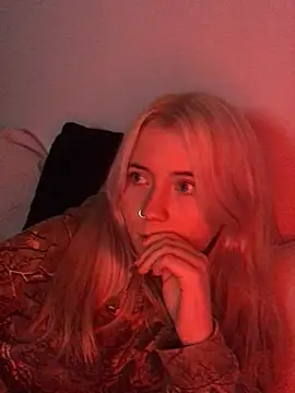 Blondie_Sofia_Essexbabe 现场XXX聊天