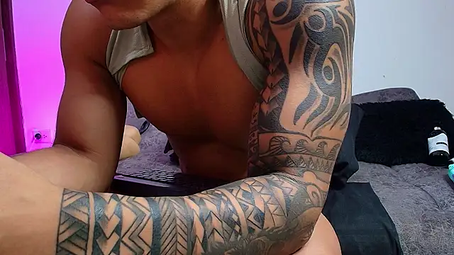 แชท XXX สดของ BrayaanFit