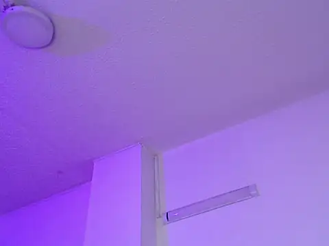 Chat +18 de Ailanys_Miller ao vivo