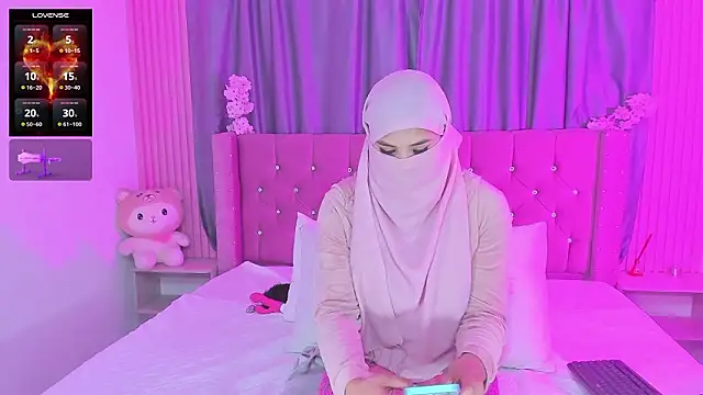 Nayla-Mouna Adlı Modelin Canlı XXX Sohbeti