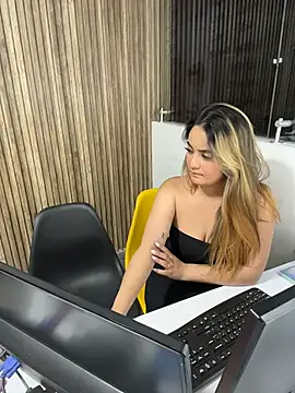 Antonella_Julieta Chat XXX in diretta