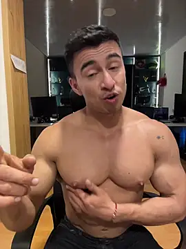 Chris_Clarck Adlı Modelin Canlı XXX Sohbeti