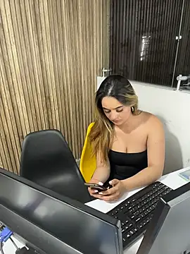 แชท XXX สดของ Antonella_Julieta