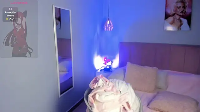 ela_petit élő XXX-chatje