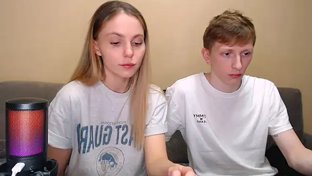 XXX chat uživo modela juliaanddima