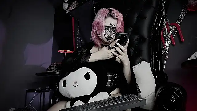 Navier__ élő XXX-chatje