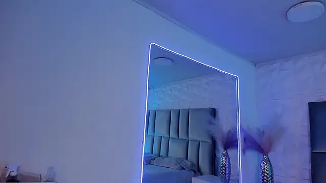 HollyPeach: онлайн-секс-чат