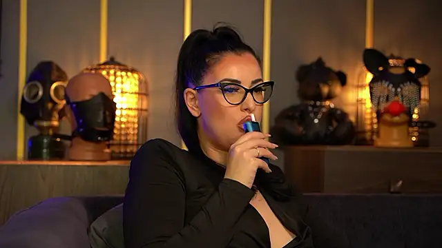 kelly_kent Adlı Modelin Canlı XXX Sohbeti