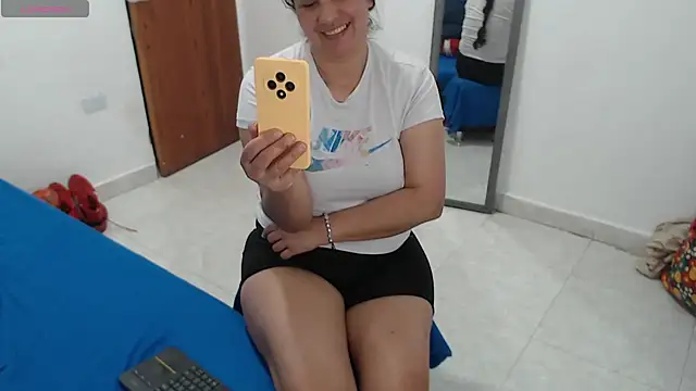 Laura_fox1 现场XXX聊天