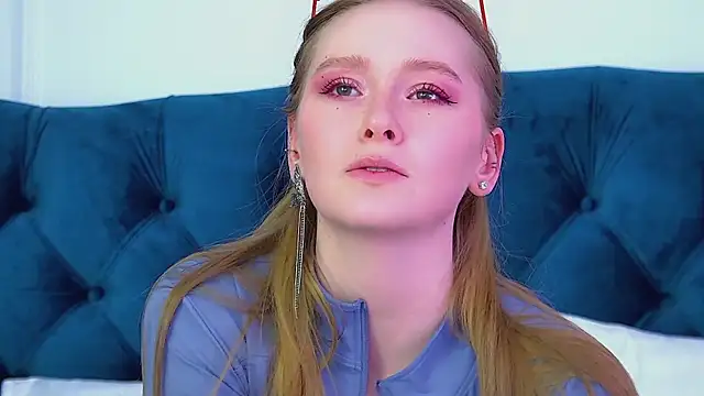 AgataFoxley Adlı Modelin Canlı XXX Sohbeti