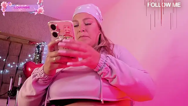 XXX chat uživo modela Elise-Leyton