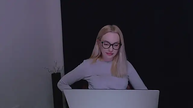 Lia_noo_regrets: онлайн-секс-чат