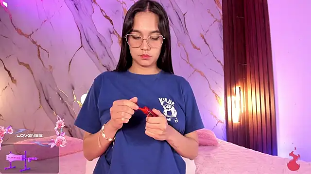 EmmiicuteのライブXXXチャット