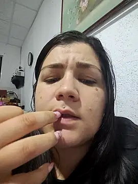 Pokazy przed kamerką – Lau_curvy69