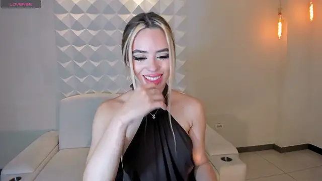 Chat +18 de JuanitaClay ao vivo