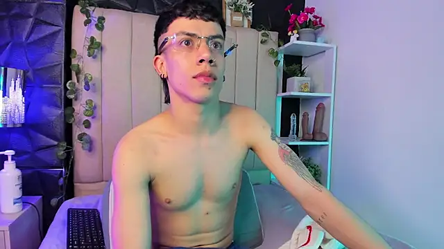 Chat +18 de aaronjames1 ao vivo