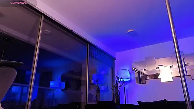 mandi4pole_'s Webcam Show