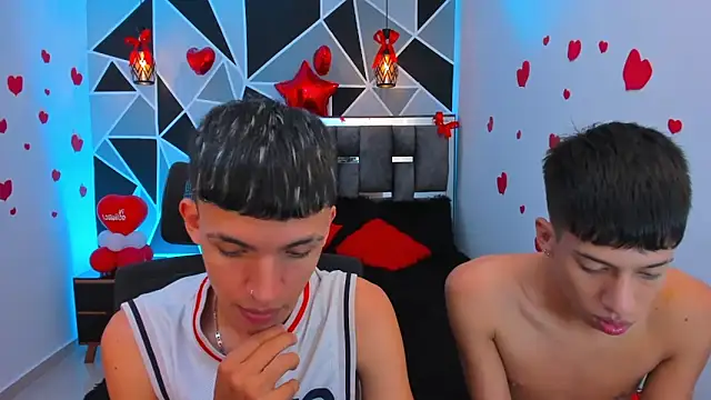 Juan_Nd_Steven: διαδικτυακό σόου στην κάμερα