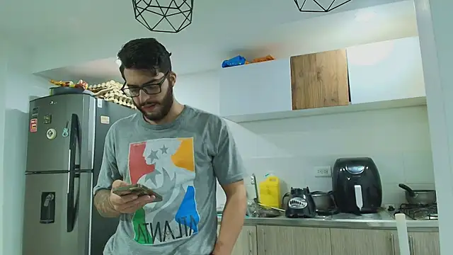 Chat XXX en directo de thomas_gun