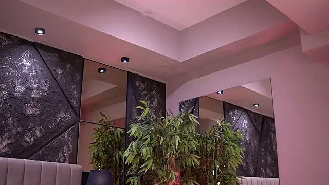 NicoleCellini Adlı Modelin Canlı XXX Sohbeti