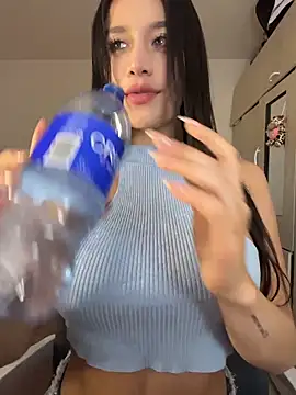 Emmily_19's Live XXX Chat