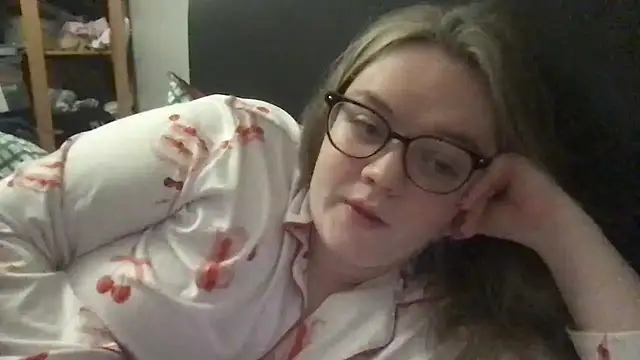 honeyyy24: διαδικτυακό σόου στην κάμερα