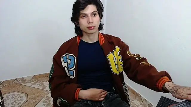 pervertsteens3 Adlı Modelin Canlı XXX Sohbeti