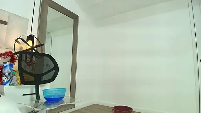 Sara_BigAss-: онлайн-секс-чат