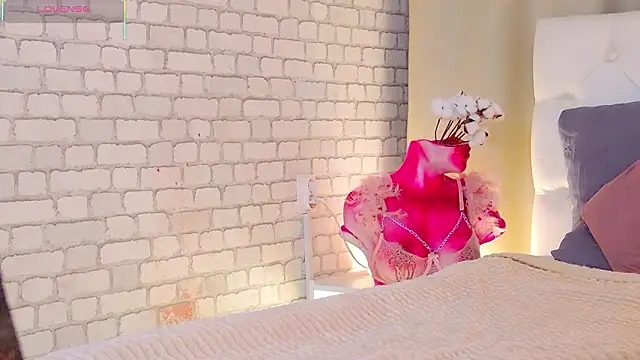 PhantomLace live XXX chat