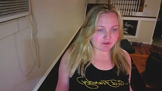 PhatAssBlond Show in webcam