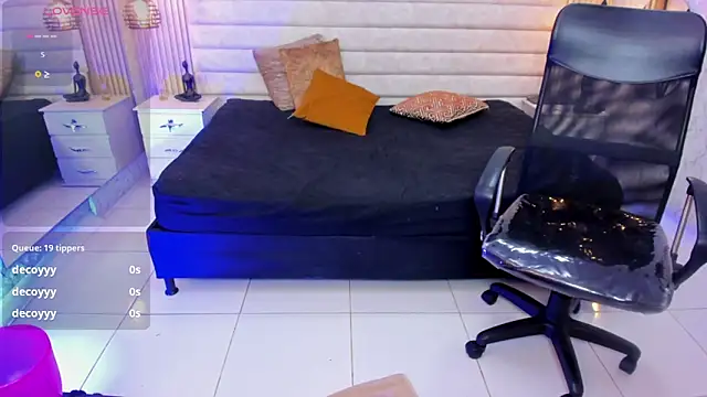 VictoriaaBlair 现场XXX聊天